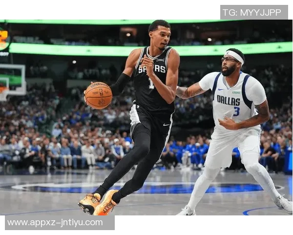 浓眉称赞弗拉格隔扣马穆精彩绝伦期待反复回味这一经典瞬间 浓眉称赞弗拉格隔扣马穆精彩绝伦期待反复回味这一经典瞬间