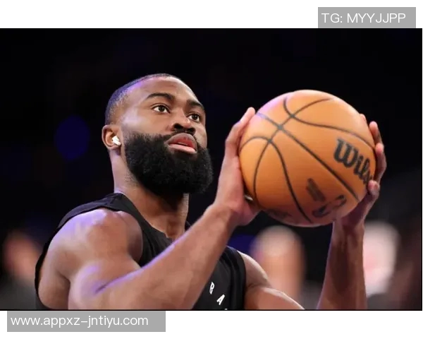 杰伦布朗半场表现抢眼13投6中贡献14分助力球队稳定火力 杰伦布朗半场表现抢眼13投6中贡献14分助力球队稳定火力