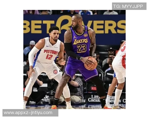 圣诞三分榜前十揭晓老詹稳居榜首穆雷强势跻身第七雷迪克唯一非现役球员